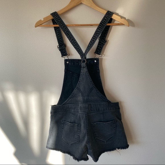 Abercrombie and Fitch Overall Shorts - Picture 5 of 6